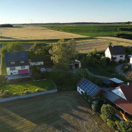 Fewo Haus Hutzelbuck In Idyllisch-Gruener Lage Naehe An Ansbach Bagian luar foto